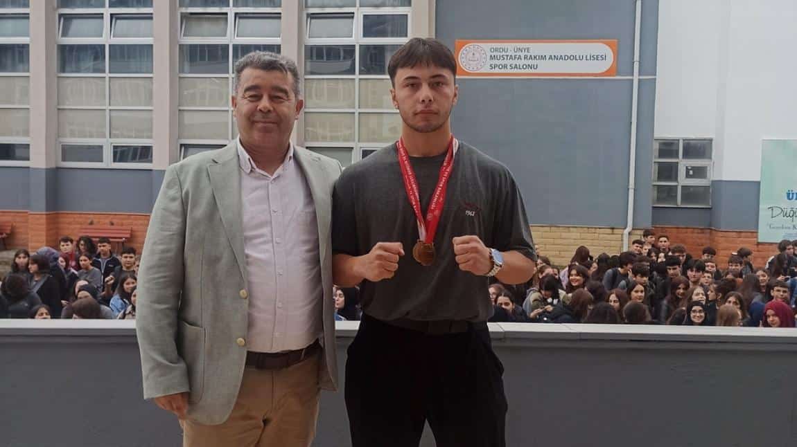 Öğrencimiz Hüseyin Uysal’dan Büyük Başarı